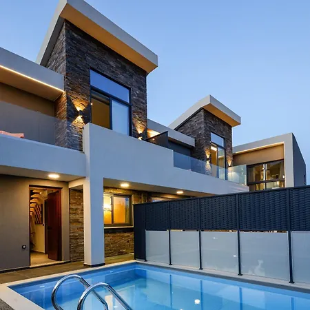 Villagioi - Luxury Villas, Private Pools, 450m To The